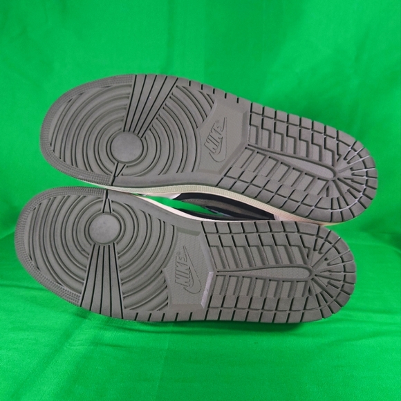 ❌️SOLD❌️ Air Jordan 1 Travis Scott 🫒 - Picture 4 of 12